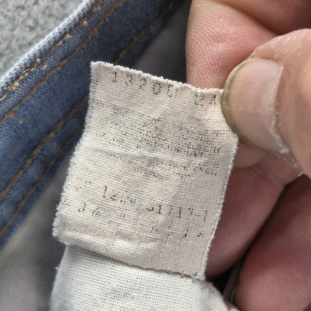 Vintage Levis Action Jeans Mens Blue Made in USA Brown Tab Zip Fly Fits 34x26